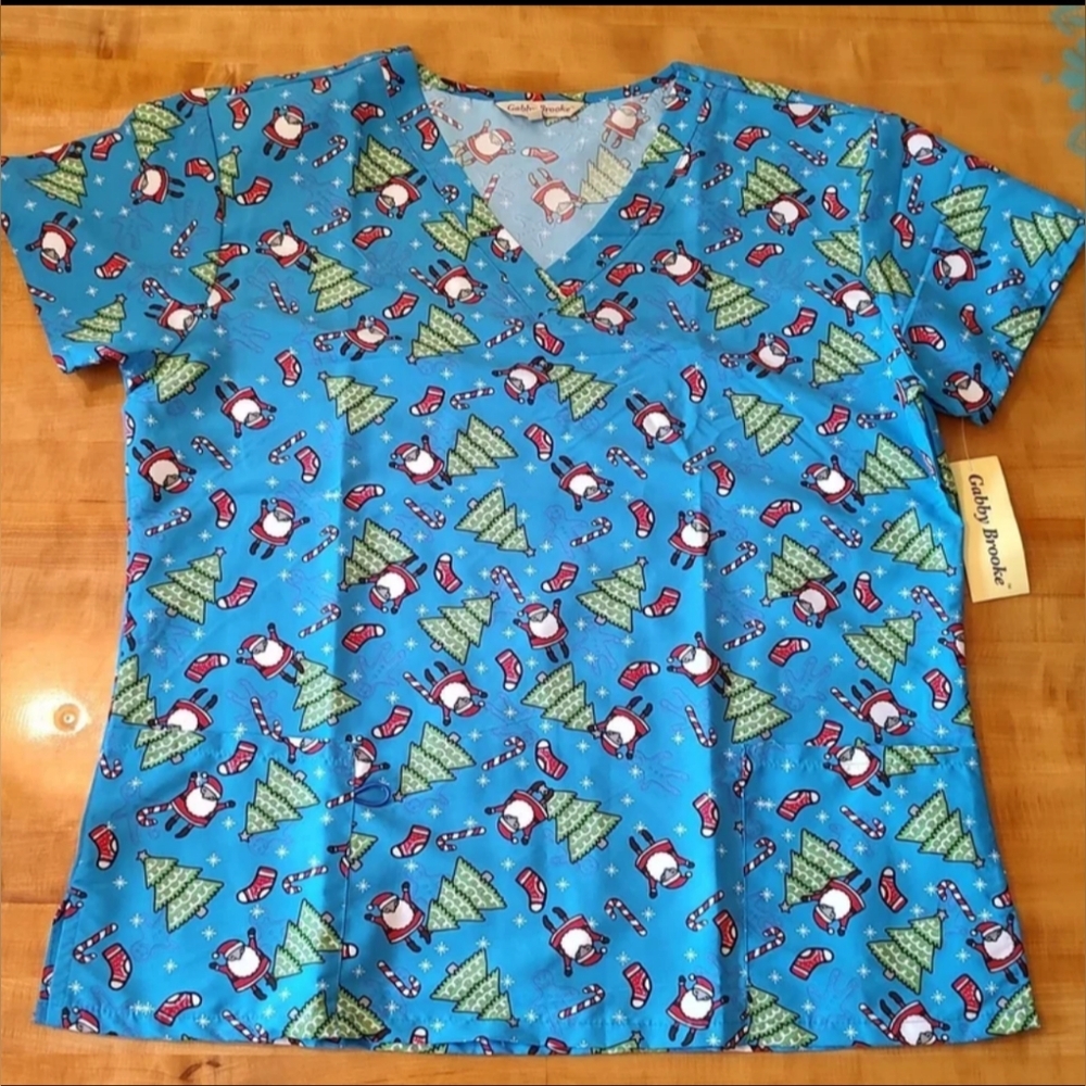 Women's Size XL Scrub Top by Gabby Brooke Christmas Santa pattern V-neck NWT
